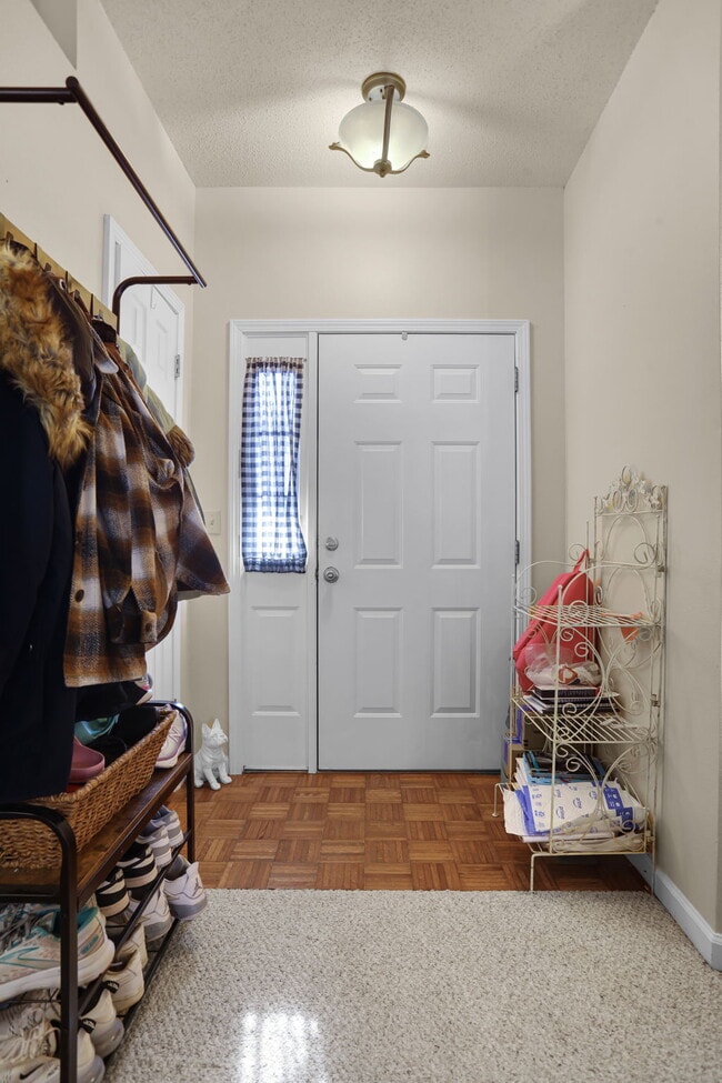 Building Photo - 753 Forest Green Dr