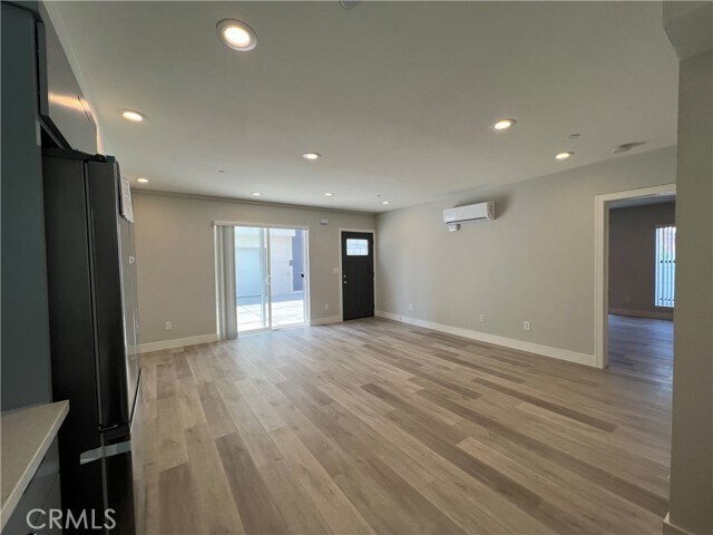 Building Photo - 2735 S La Brea Ave