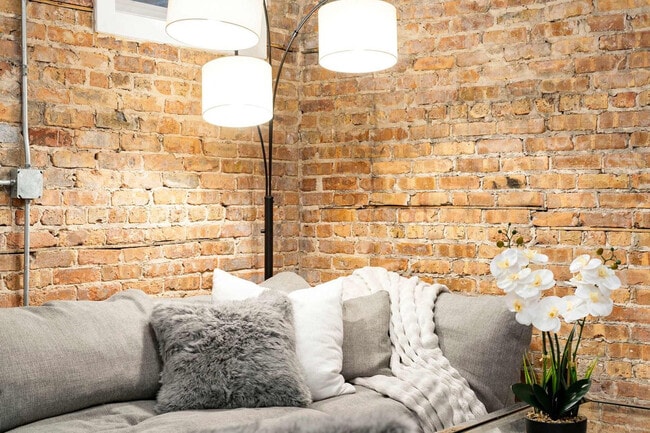 Foto del edificio - 1941 W Augusta Blvd