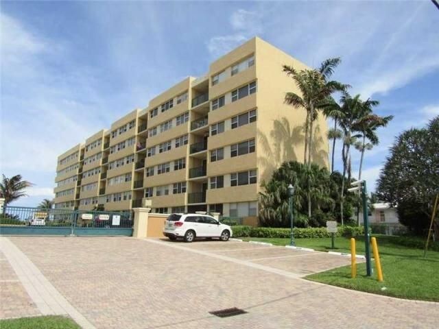 Foto del edificio - 1237 Hillsboro Mile