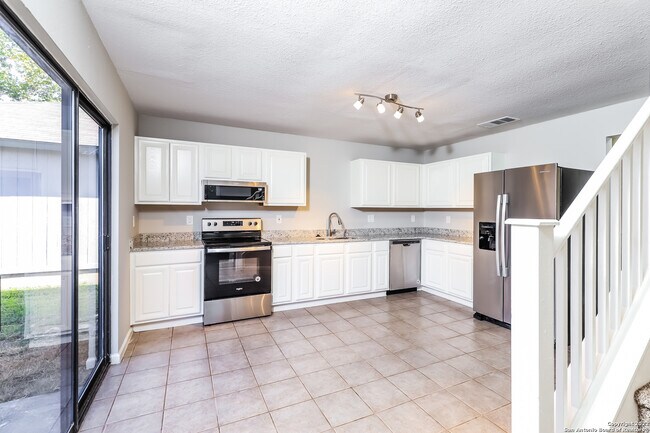 Foto del edificio - 9879 Highland Creek