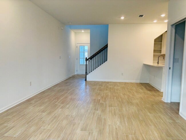 Building Photo - 153 Silver Myrtle Ct