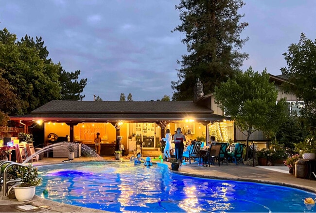 Foto del edificio - 5001 Whitney Ave