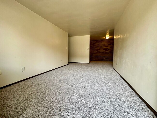 Foto del edificio - Spacious One Bedroom Apartment! Laundry On...