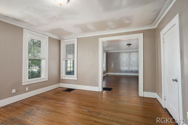 Dinning Room - 263 W Muskegon Ave