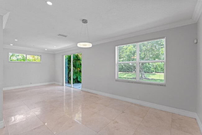 Building Photo - 7803 NW 70th Ave