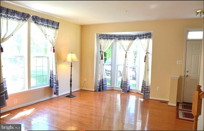 Building Photo - 8874 Papillon Dr