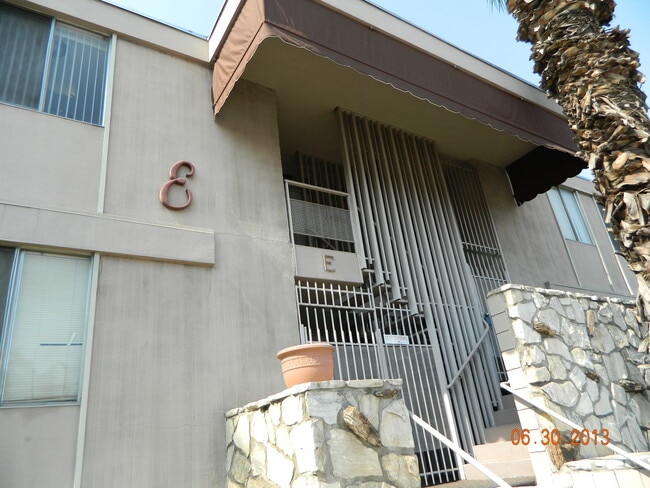 Foto del edificio - 6979 Palm Ct