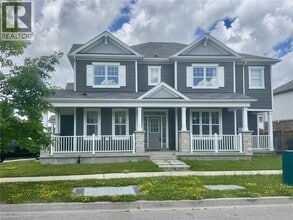 Building Photo - 2 Blue Oak St