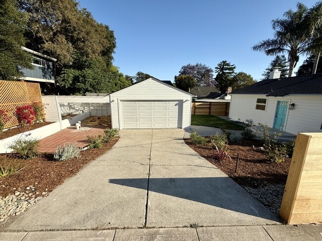Building Photo - 148 Reed Way