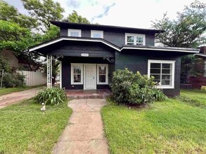 Building Photo - 2304 Talunar Ln