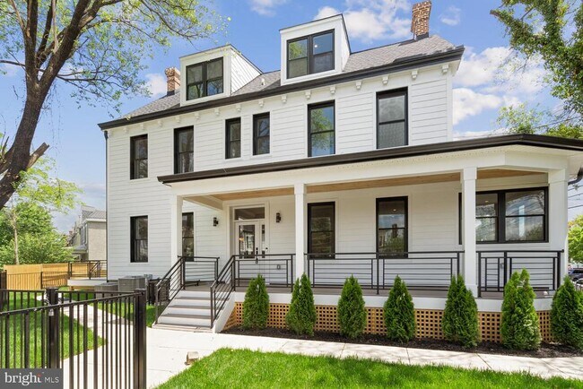 Building Photo - 3901 New Hampshire Ave NW