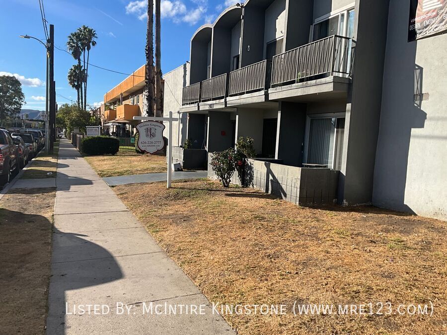 Primary Photo - Lovely 2BD 2BA Unit in Canoga Park