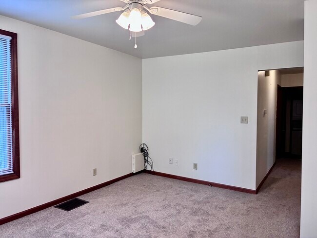 Foto del edificio - 1330 N Main St