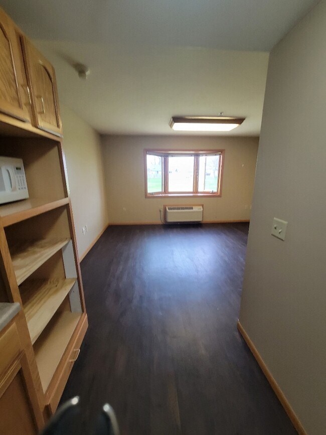 Building Photo - 180 Poppe Dr
