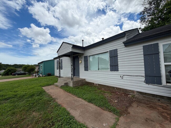 Building Photo - 3-Bedroom Home — NE Oklahoma City