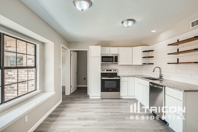 Foto del edificio - 5705 Baker Dr