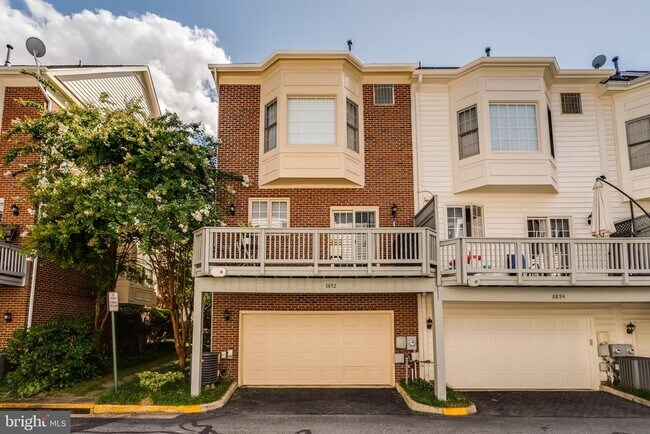 Foto del edificio - 8892 Ashgrove House Ln
