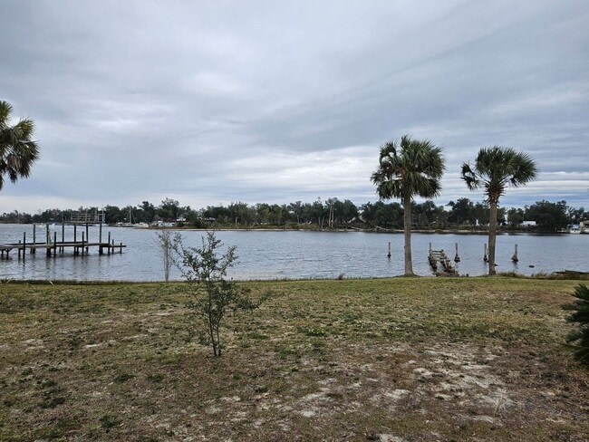 Building Photo - Peaceful, Entertainer's Dream on the Waterfront in Beautiful Donalson Point!