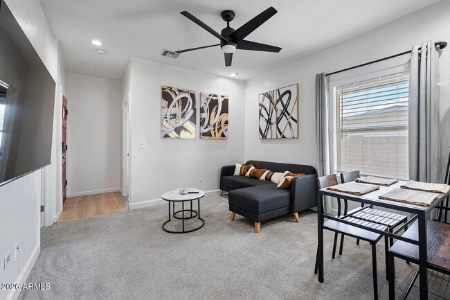 Building Photo - 1632 E Adams St