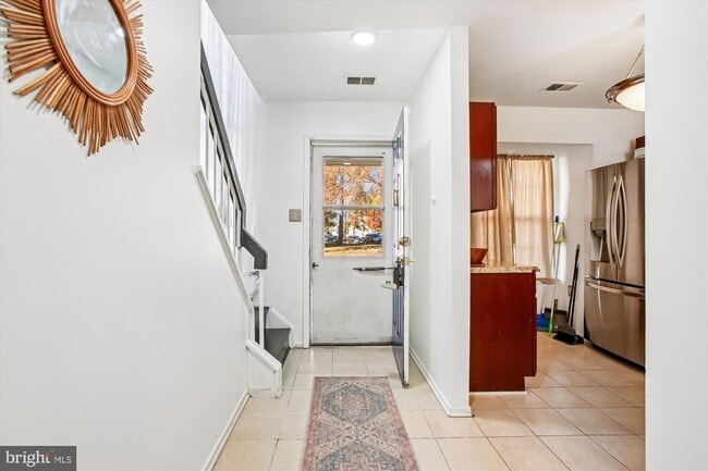 Foto del edificio - 8703 Village Green Ct