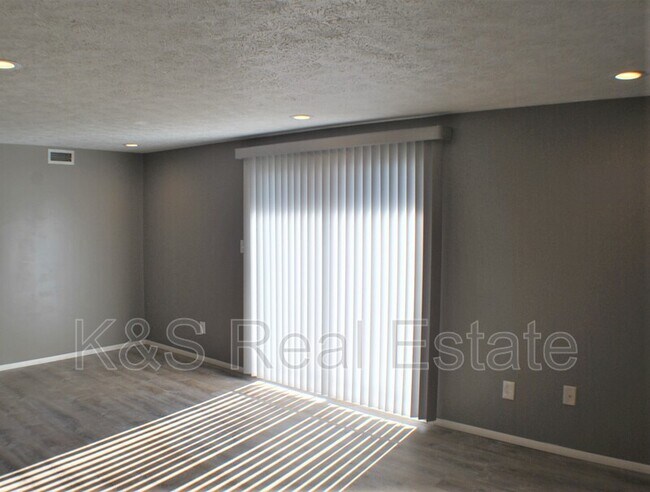 Building Photo - 1636 Jefferson Ridge Dr