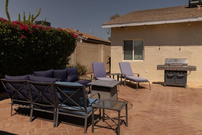 Foto del edificio - 6821 E Palm Ln