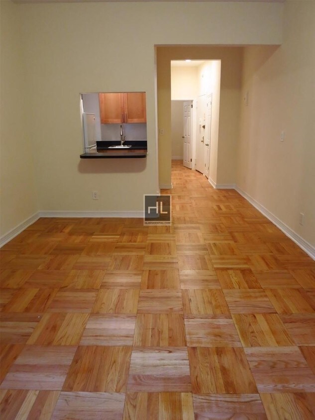 Foto principal - 413 E 81st St