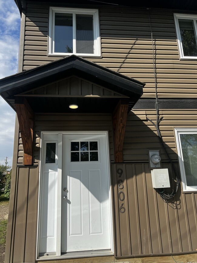 Building Photo - 9806-9895 95 St