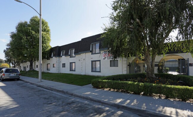 Oakwood Park Apartments San Bernardino Ca Primary Photo Oakwood Park Apartments