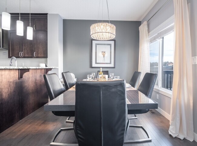 Photo du bâtiment - 8393 Ellis Cres NW