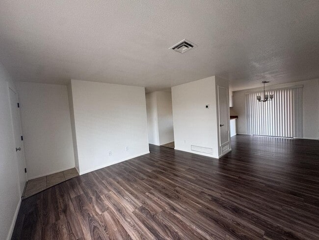 Building Photo - 5056 E Evergreen Dr