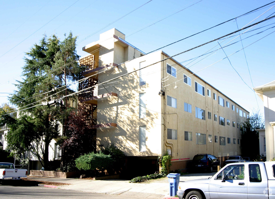 Building Photo - 2534 Benvenue Ave