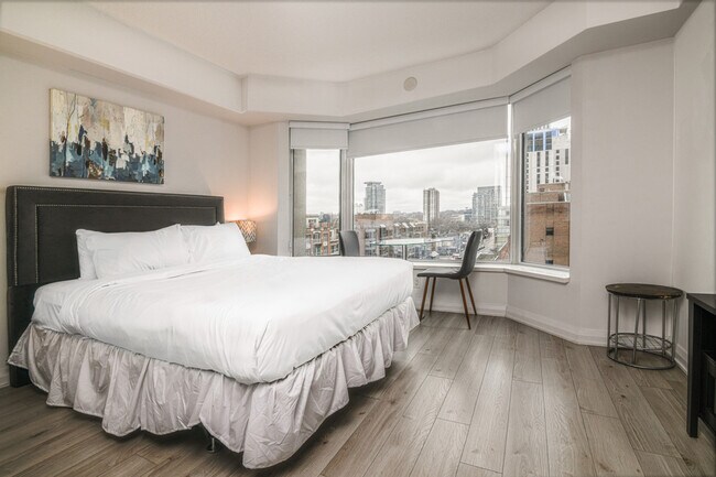 Photo du bâtiment - 155 Yorkville Ave