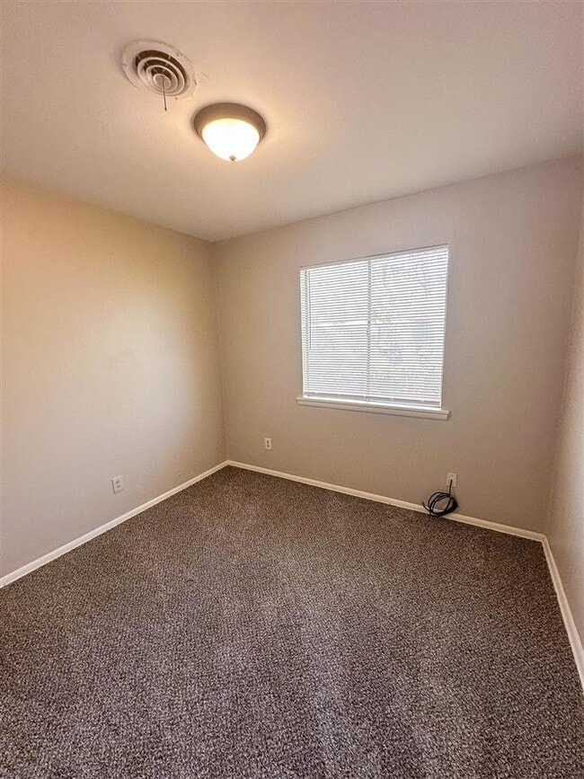 Foto del edificio - 430 NW Mission Blvd