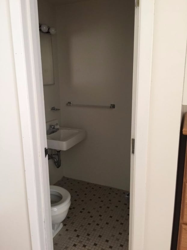 Primary Photo - 105 E Green St
