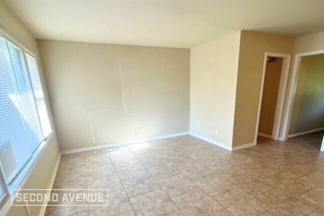 Building Photo - 1601 Reding Dr