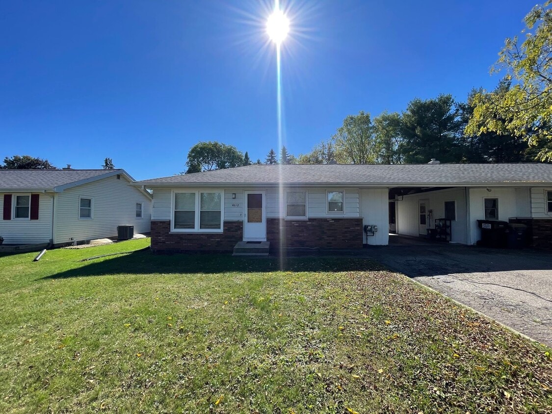 Primary Photo - Two Bedroom Duplex in Portage