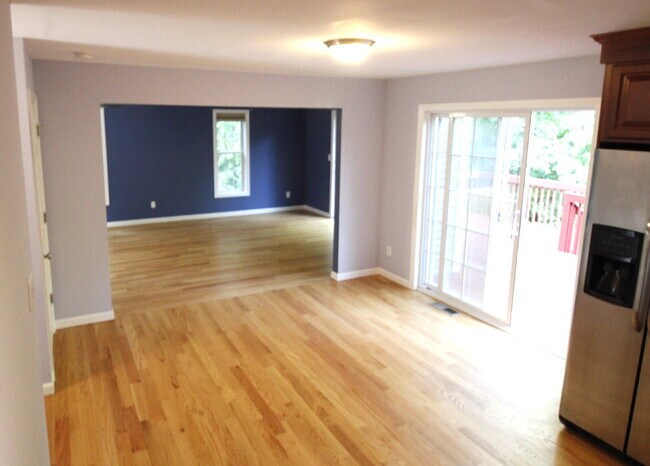 Foto del edificio - Privacy, Space, and Modern Comfort in Salem