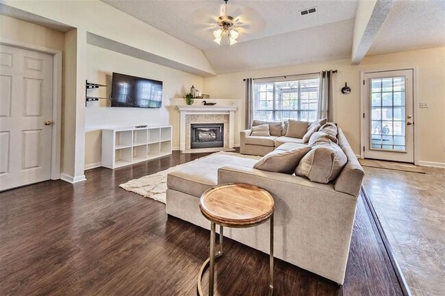 Foto del edificio - 5335 Mahogany Ridge Dr