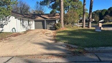 Building Photo - 2118 Westwood Dr