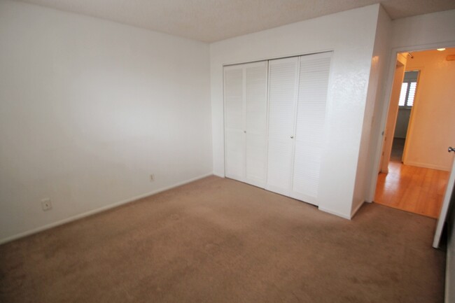 Building Photo - 2 Bed, 1 Bath, 1 Parking Townhouse in Waia...