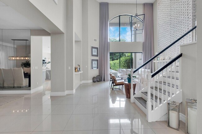 Building Photo - 9385 Eden Roc Ct
