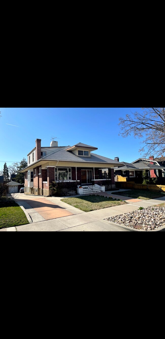 Foto del edificio - 228 S Douglas St