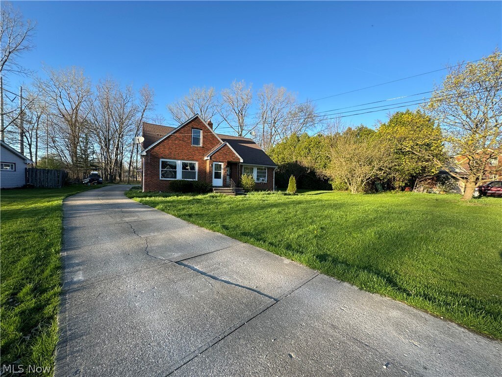 8577 Fair Rd, Strongsville, OH 44149 Room for Rent in Strongsville