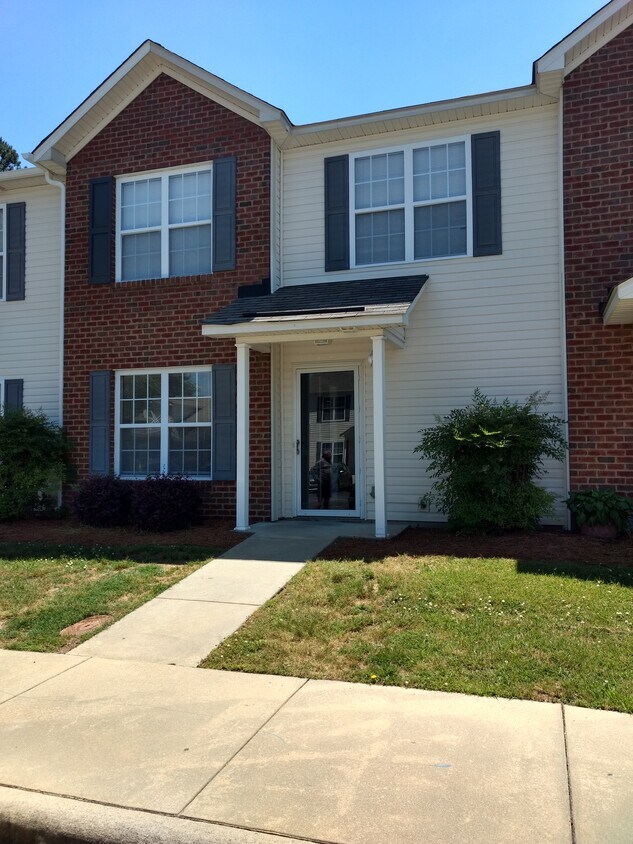 Foto principal - 4135 Dudleys Grant Dr