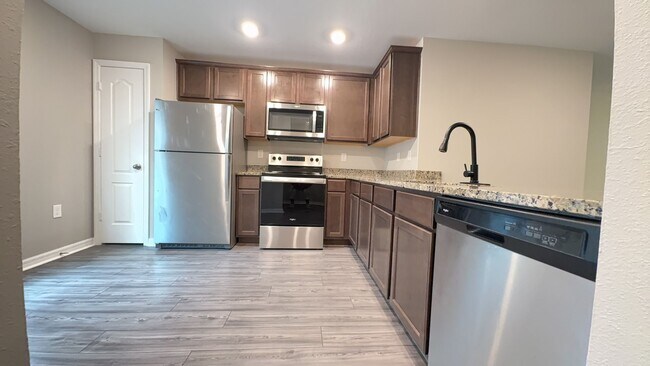 Building Photo - 3 Bed 2 bath Home nestled on a Cul-d-Sac i...