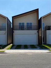 Building Photo - 16 Warbler Ave