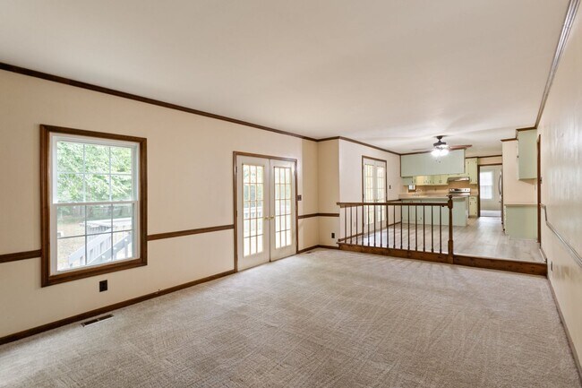 Building Photo - 243 Yoder Ln