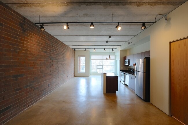 Building Photo - 300 Hamilton St